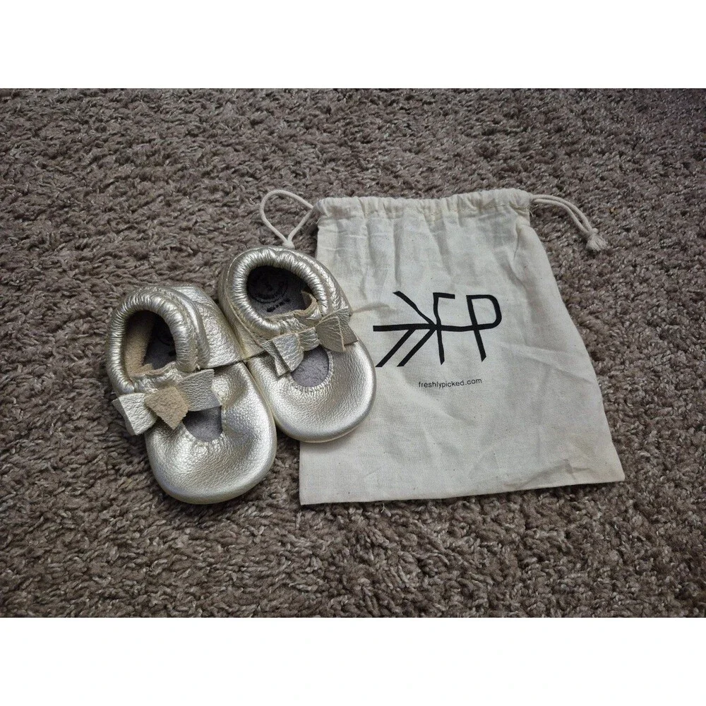 Freshly Picked moccasins hard bottle leather size 5 gold